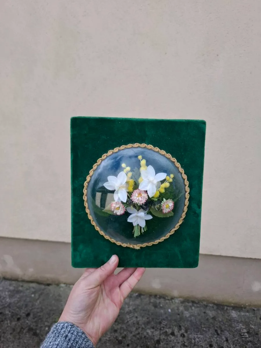 Vintage green velvet frame globe - Image 1