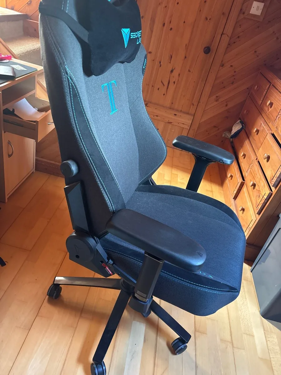 Secret lab Titan Evo gaming/office chair premium - Image 4