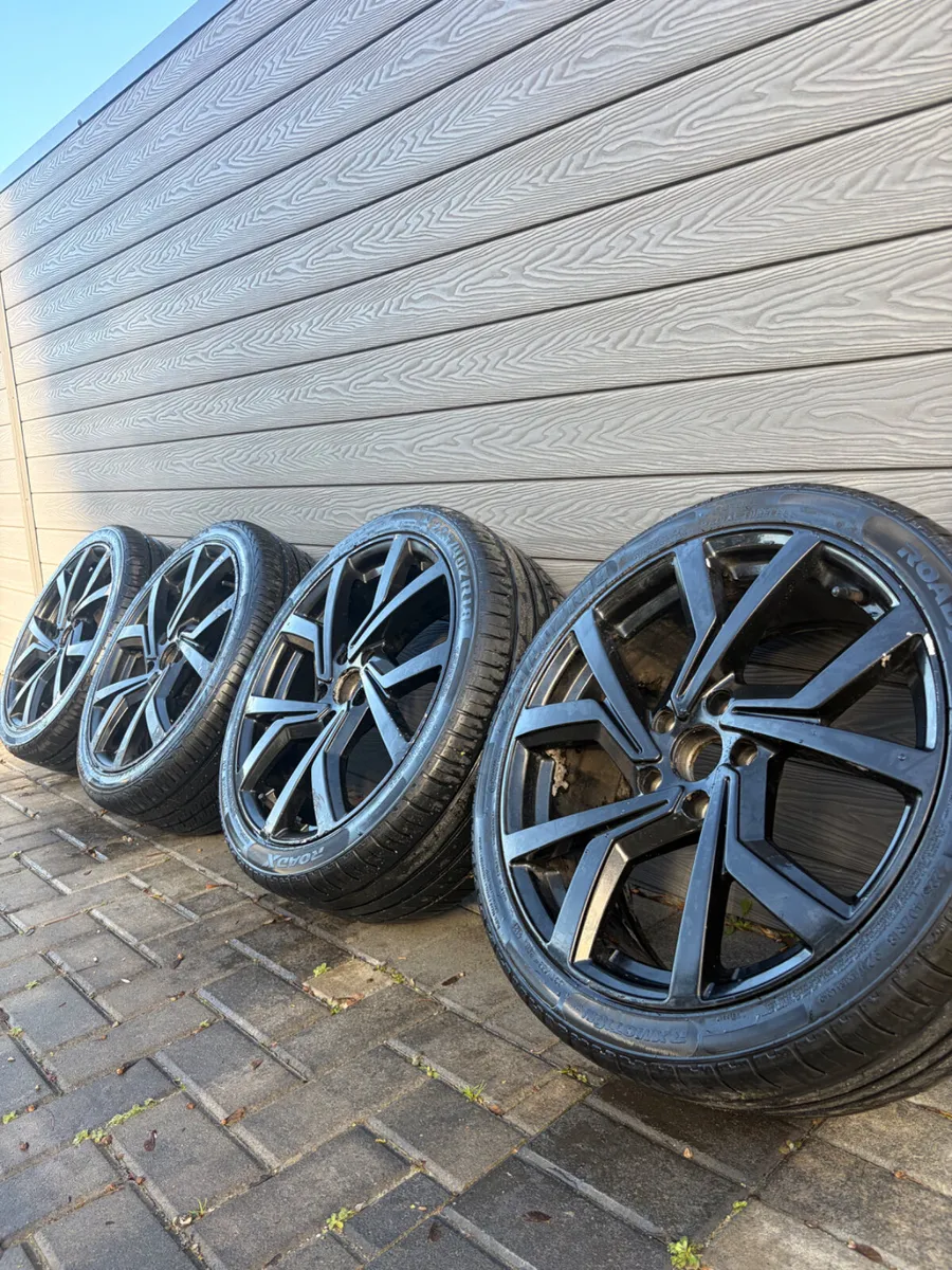 18” VOLKSWAGEN GOLF CLUBSPORT ALLOY WHEELS & TYRES - Image 1