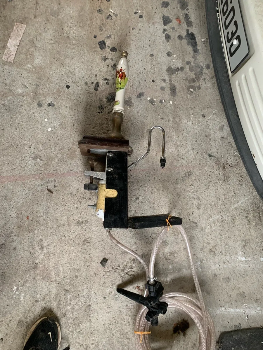 Beer hand pump - Image 1