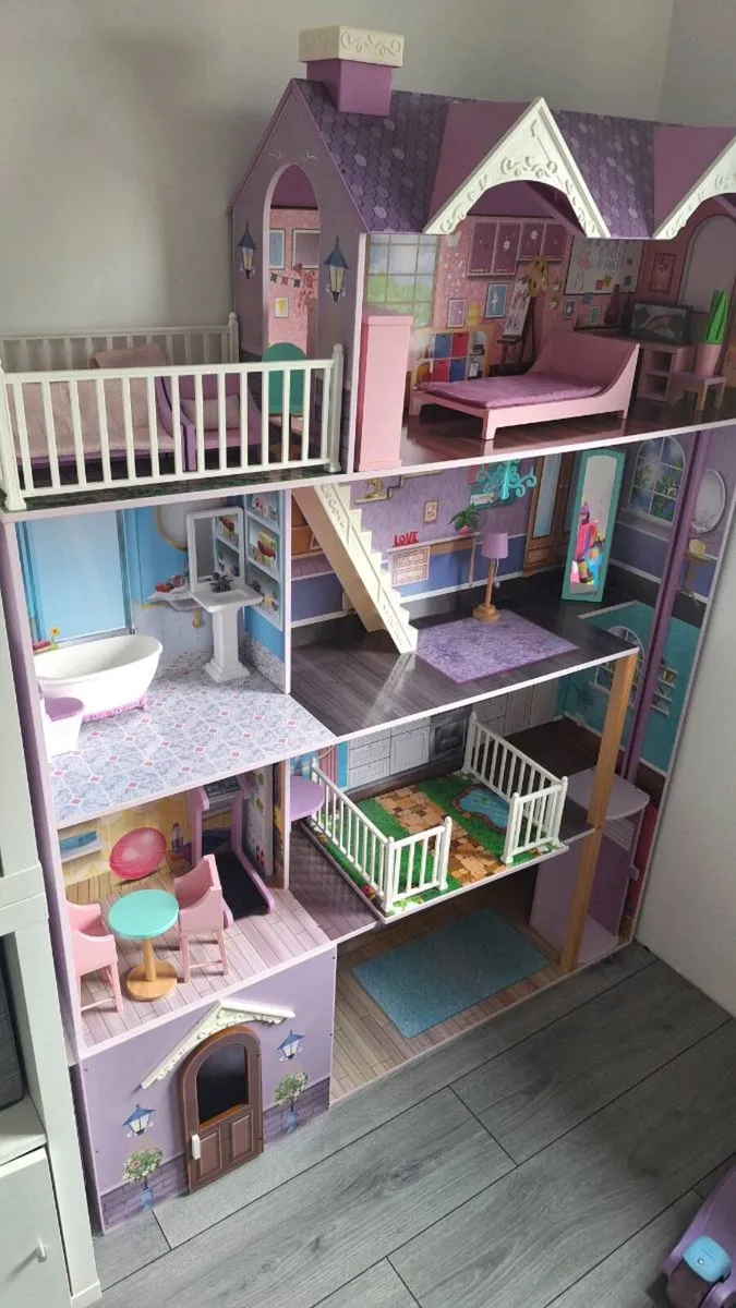 Lillies wooden doll house - Image 2