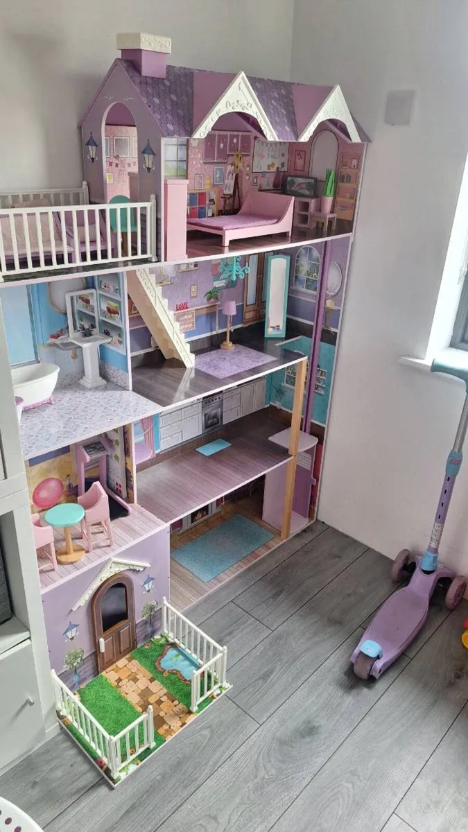 Lillies wooden doll house - Image 3