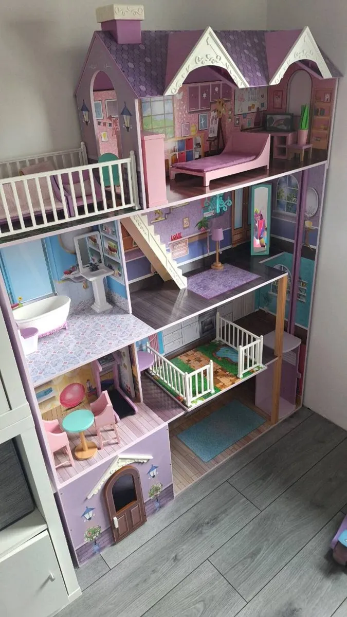 Lillies wooden doll house - Image 4