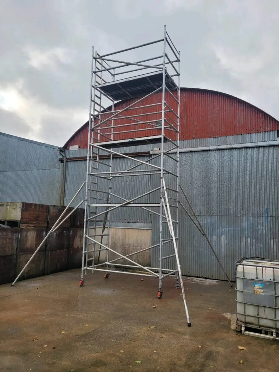 Aluminium scaffold tower, FREE DELIVERY - Image 1