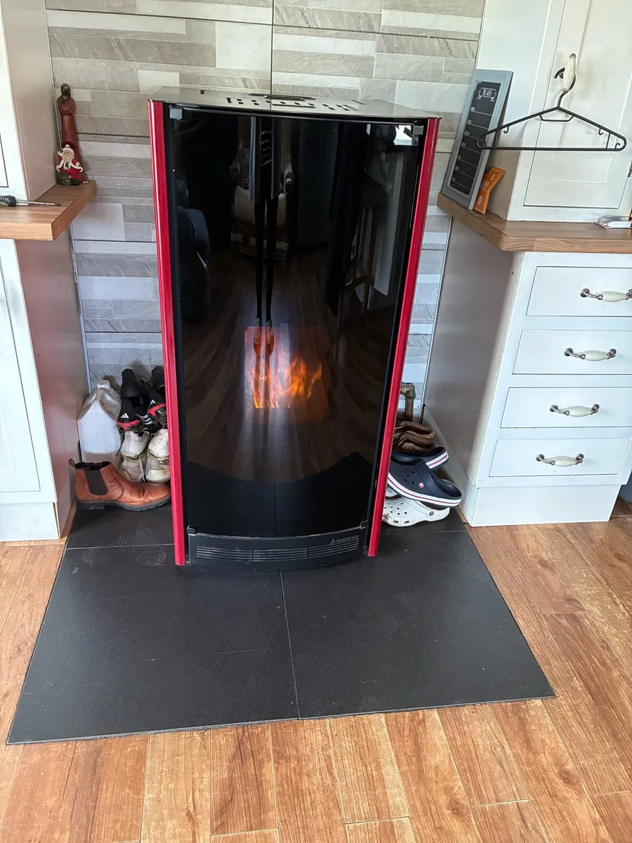 Pellet stove - Image 1