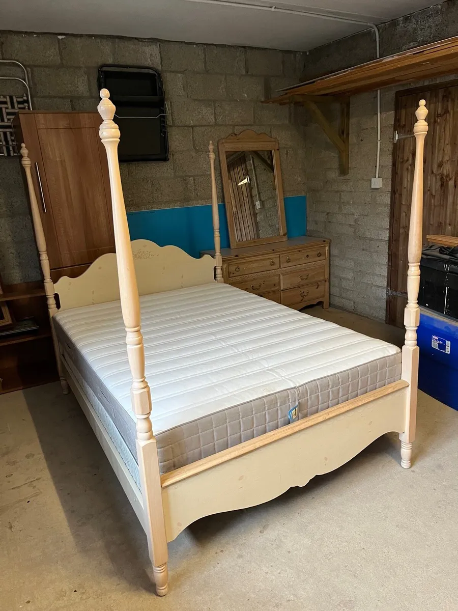 Four poster bed, dresser and locker - Image 1