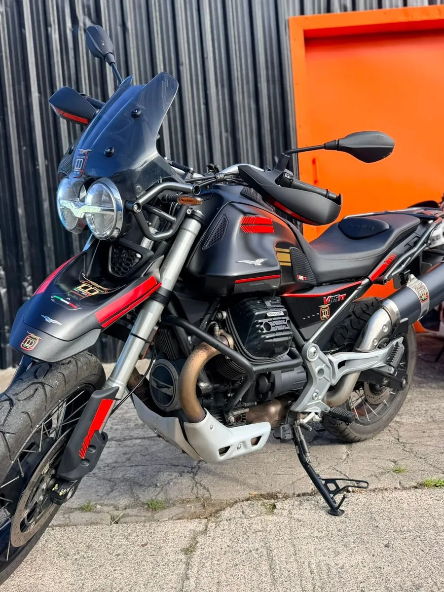 Moto Guzzi V85TT 2025 - Image 1