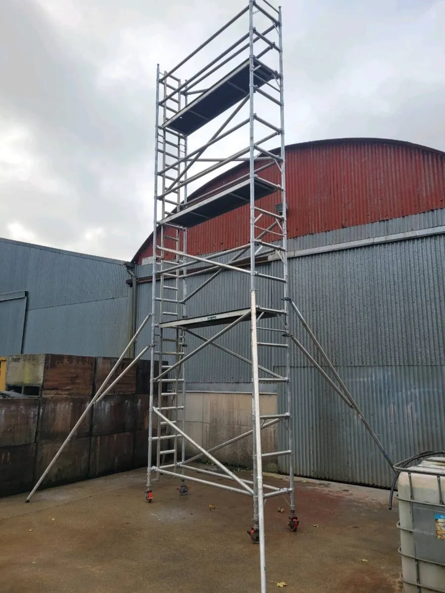 Aluminium scaffold tower,  FREE DELIVERY - Image 1