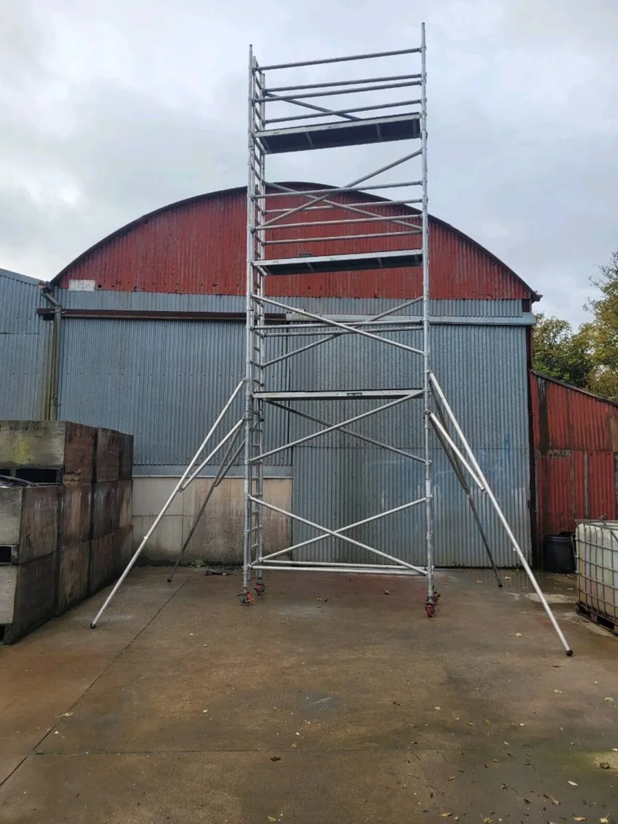 Aluminium scaffold tower,  FREE DELIVERY - Image 2