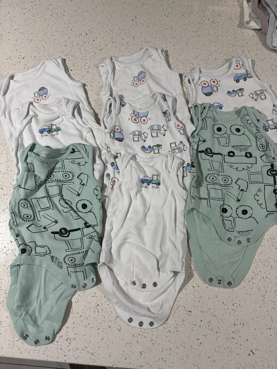 8x baby boy sleeveless bodysuits - Image 1