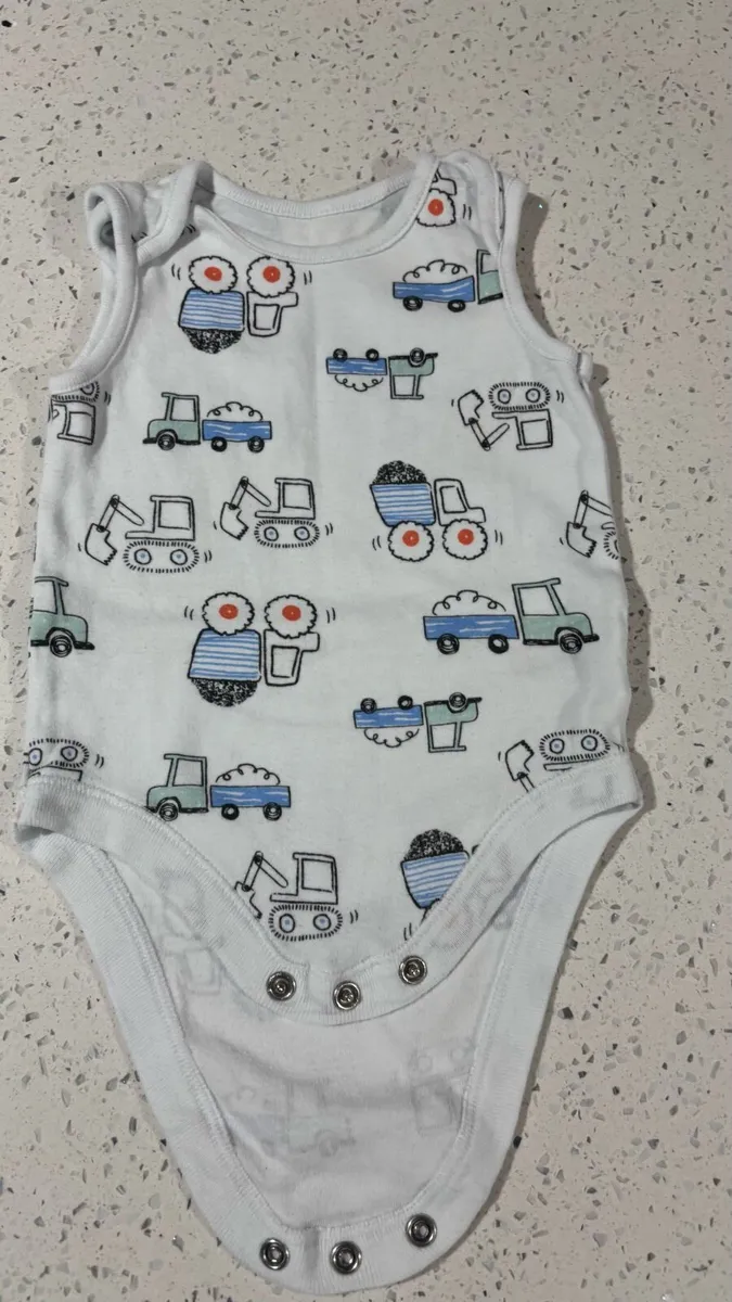 8x baby boy sleeveless bodysuits - Image 3