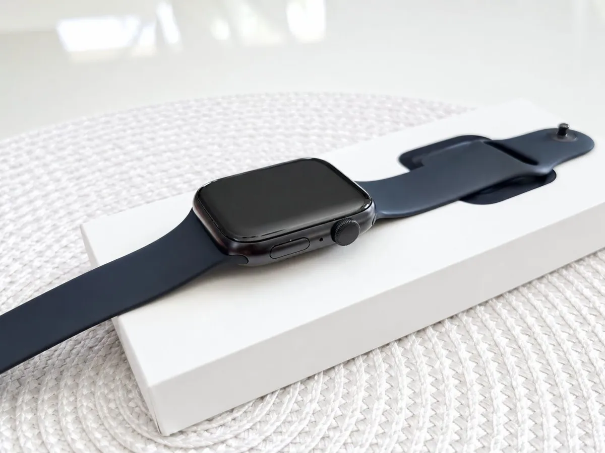 Apple Watch SE3 44mm As New WARRANTY