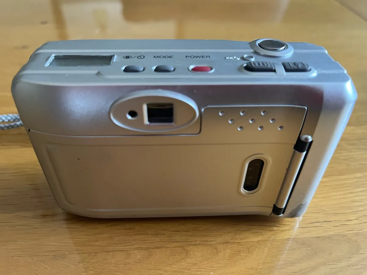Vintage 35mm camera - Image 2