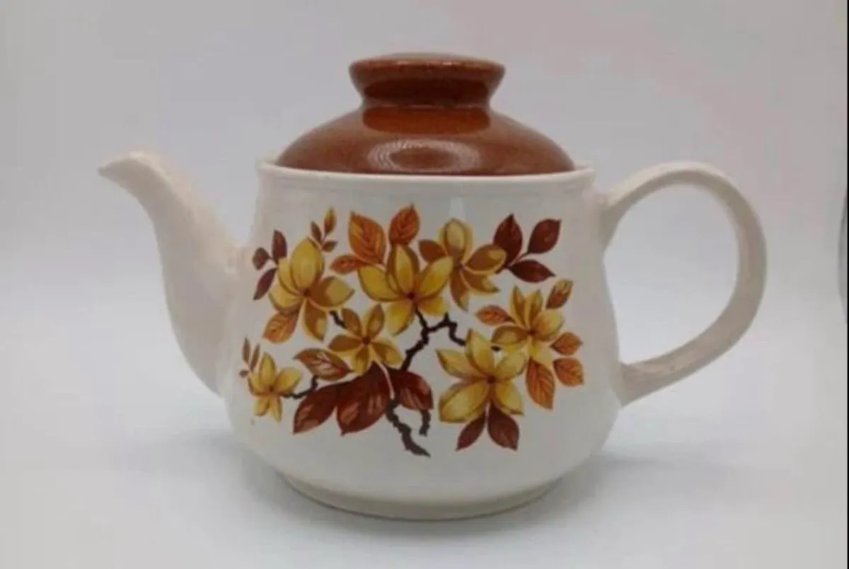 Vintage tea pots - Image 1
