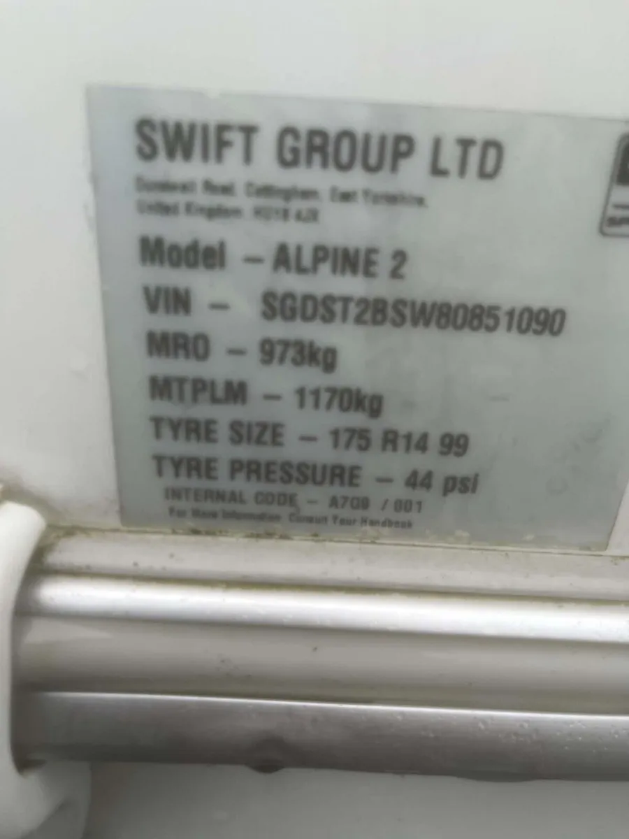 Swift sprite alpine 2 - 2-berth caravan like new - Image 1