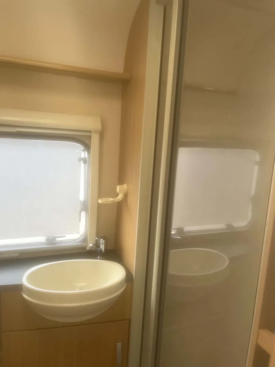 Swift sprite alpine 2 - 2-berth caravan like new - Image 3