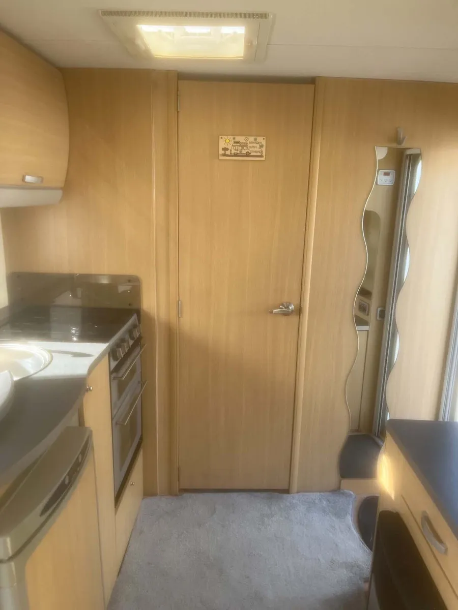 Swift sprite alpine 2 - 2-berth caravan like new - Image 4
