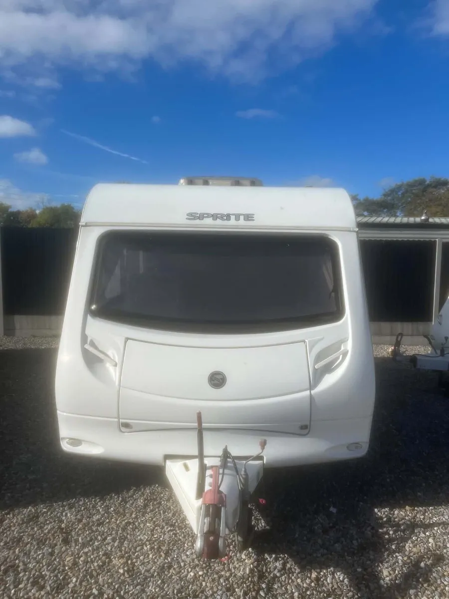 Swift sprite alpine 2 - 2-berth caravan like new - Image 1