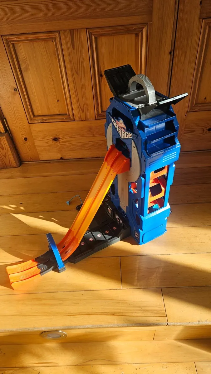 Hot wheels mega garage - Image 1