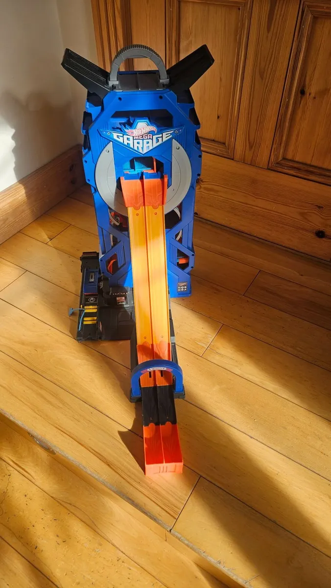 Hot wheels mega garage - Image 2
