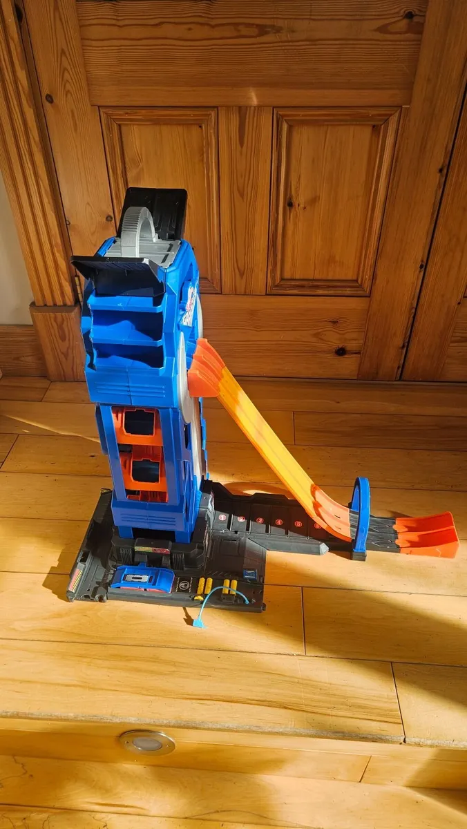 Hot wheels mega garage - Image 4