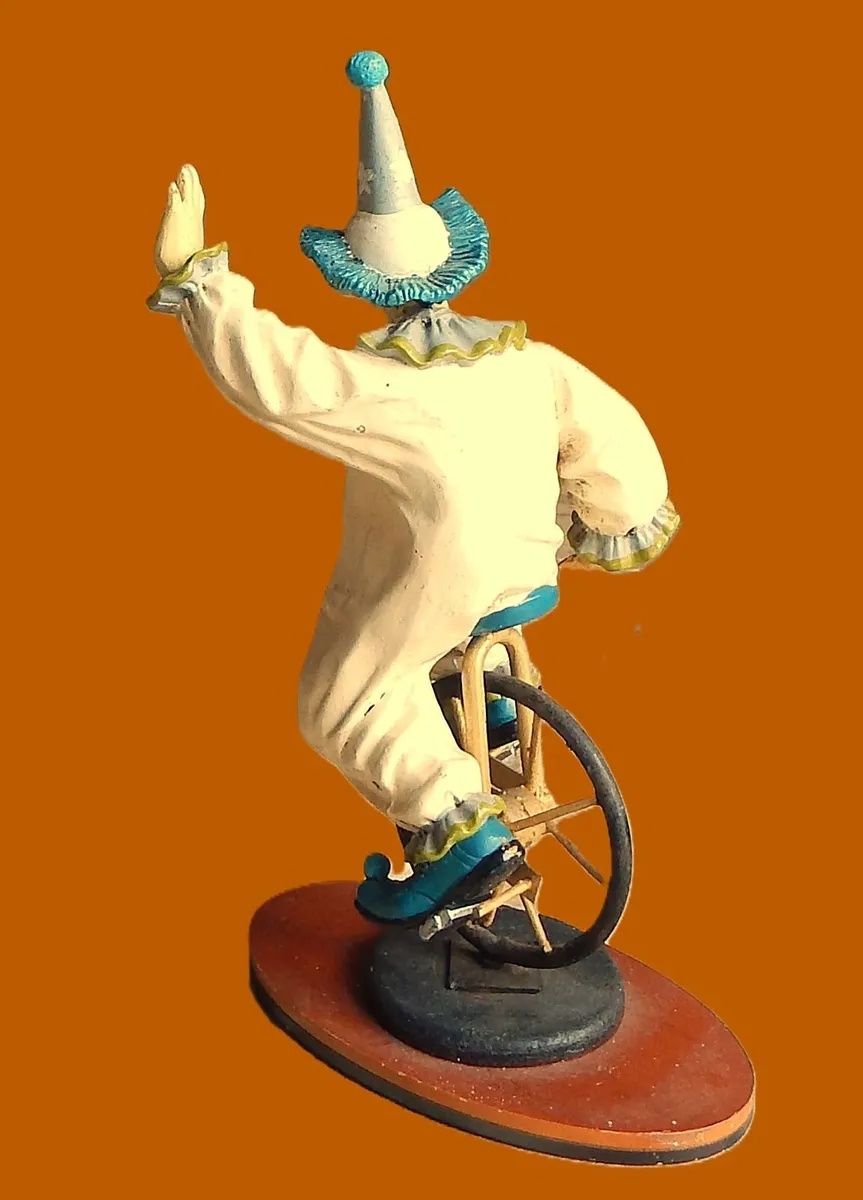 Vintage Resin Circus Clown Figurine - Image 4