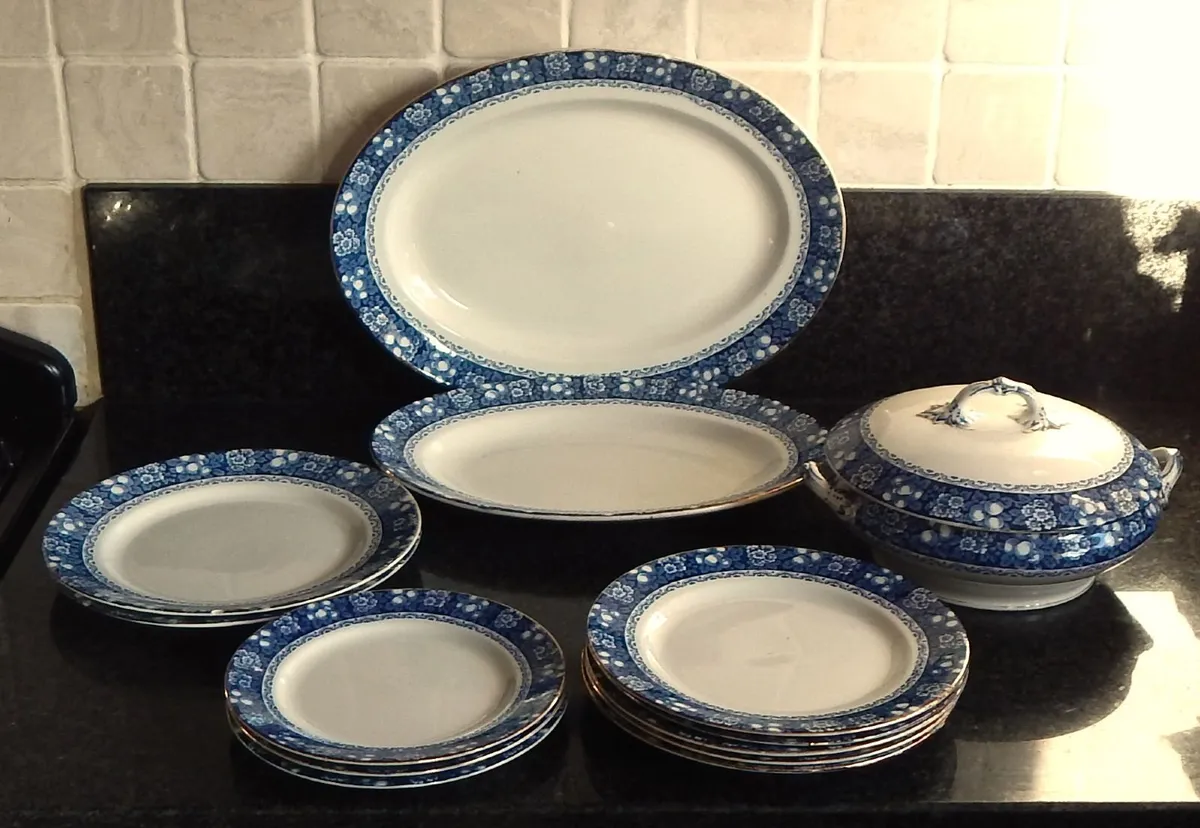 Selection of 13 Pieces of Rutland Tableware - Image 1