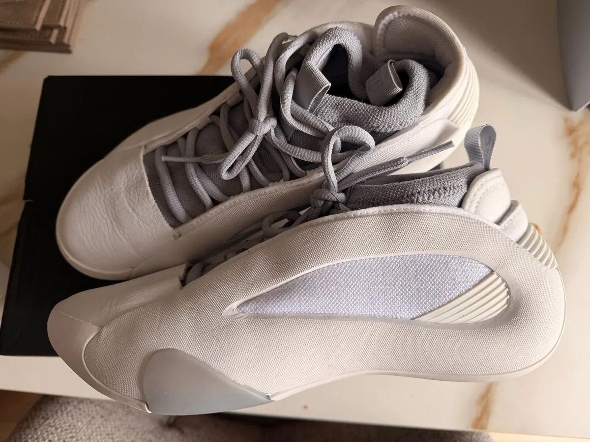 Harden volume 8 white party size uk8 - Image 1