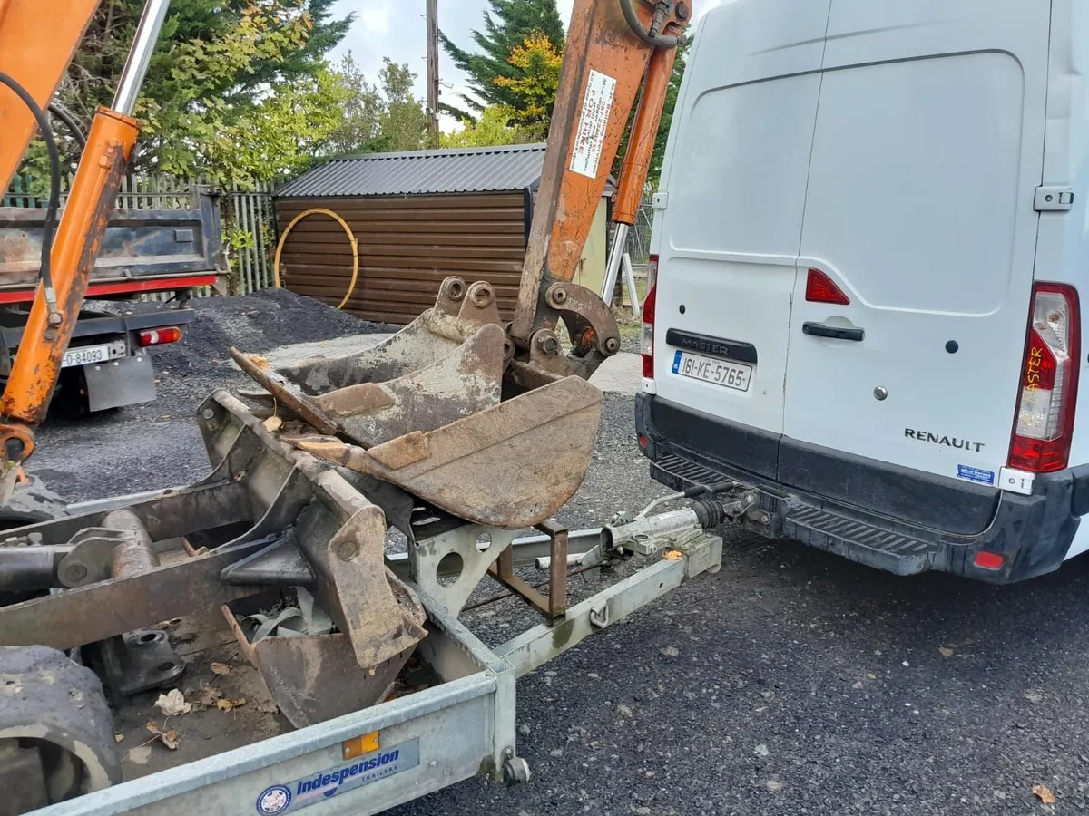 Renault Master with Trailer and EX30 Digger - Image 3