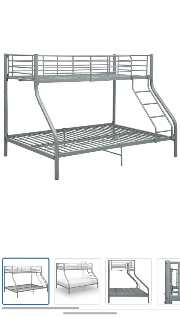 Triple bunk bed