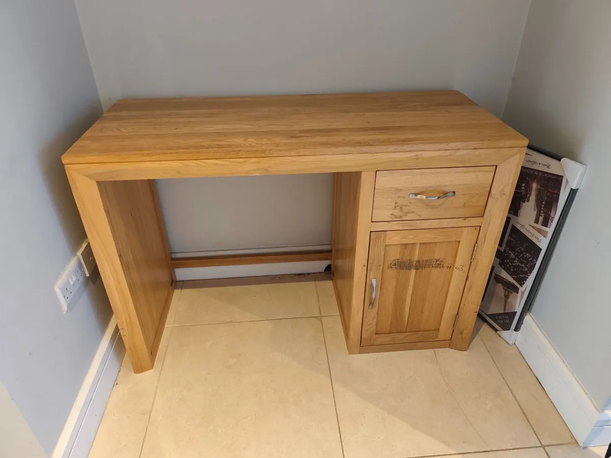 Solid oak desk - Image 1