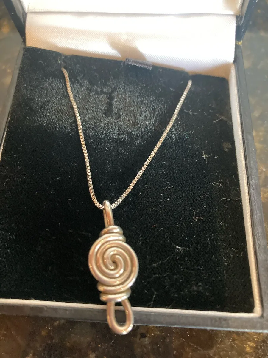 Sterling sliver chain with Celtic pendant - Image 2