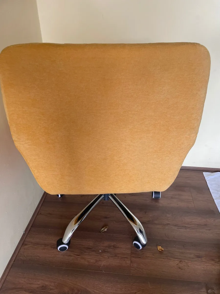 Chair- yellow - Image 3