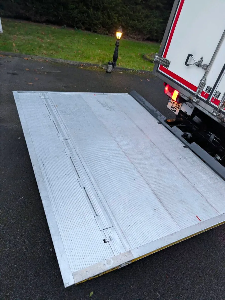 191 Mercedes Sprinter Box body - Image 2