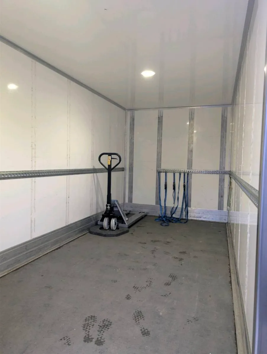 191 Mercedes Sprinter Box body - Image 3
