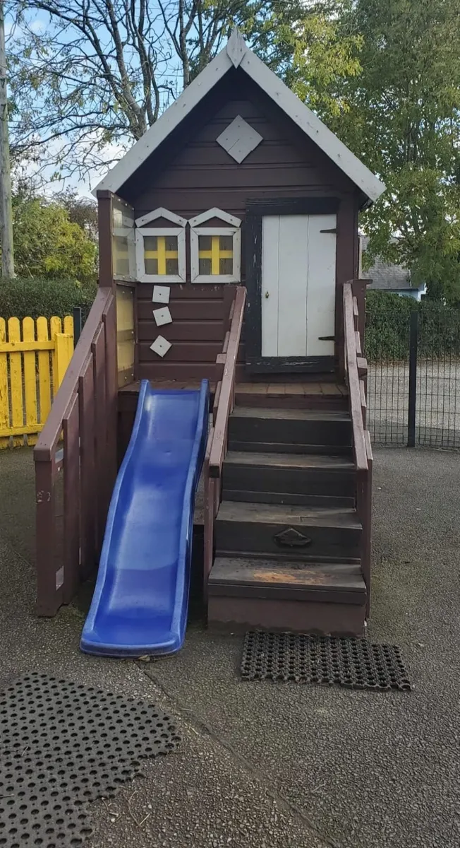 Wooden slide and playhouse - Image 2