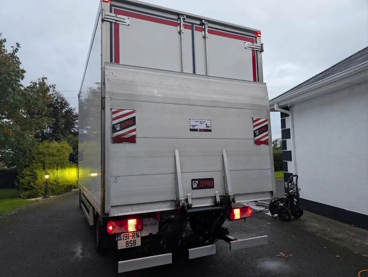 191 Mercedes Sprinter Box body - Image 4