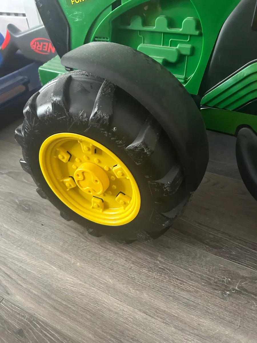 Child’s John Deere Tractor Needs new Battery - Image 3