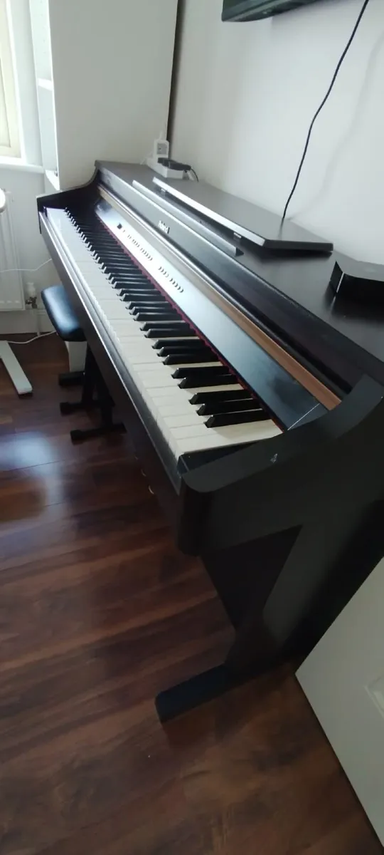 digital piano Roland HP-102e with faulty mainboard - Image 1