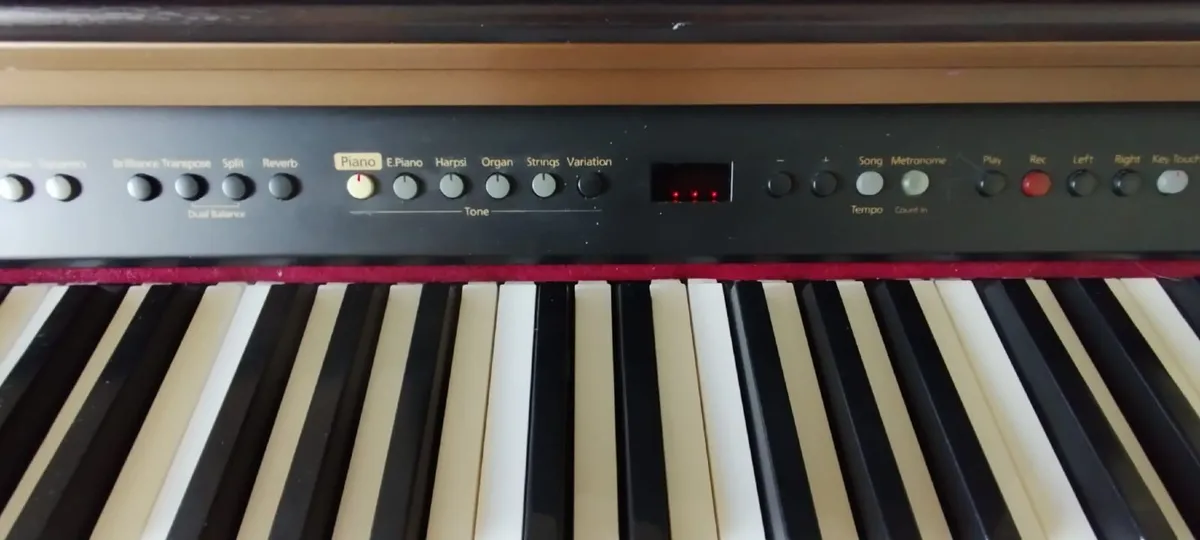 digital piano Roland HP-102e with faulty mainboard - Image 4