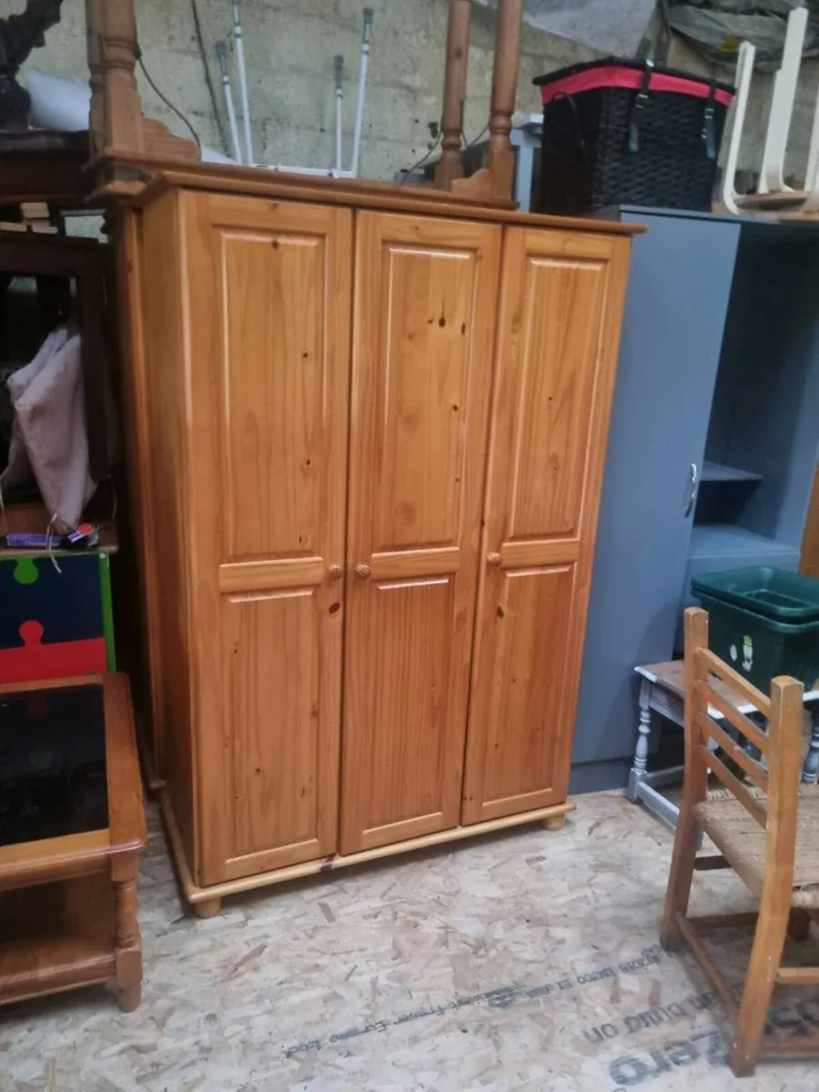 3 door soild pine wardrobe - Image 2