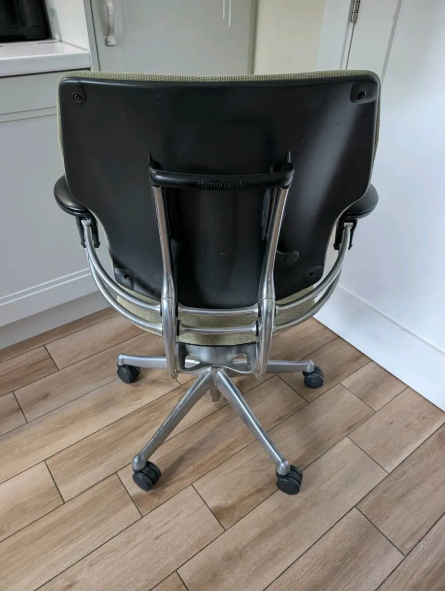 Ergonomic office chair - Image 2