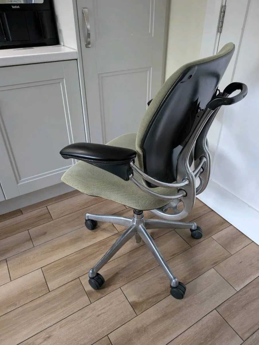 Ergonomic office chair - Image 3