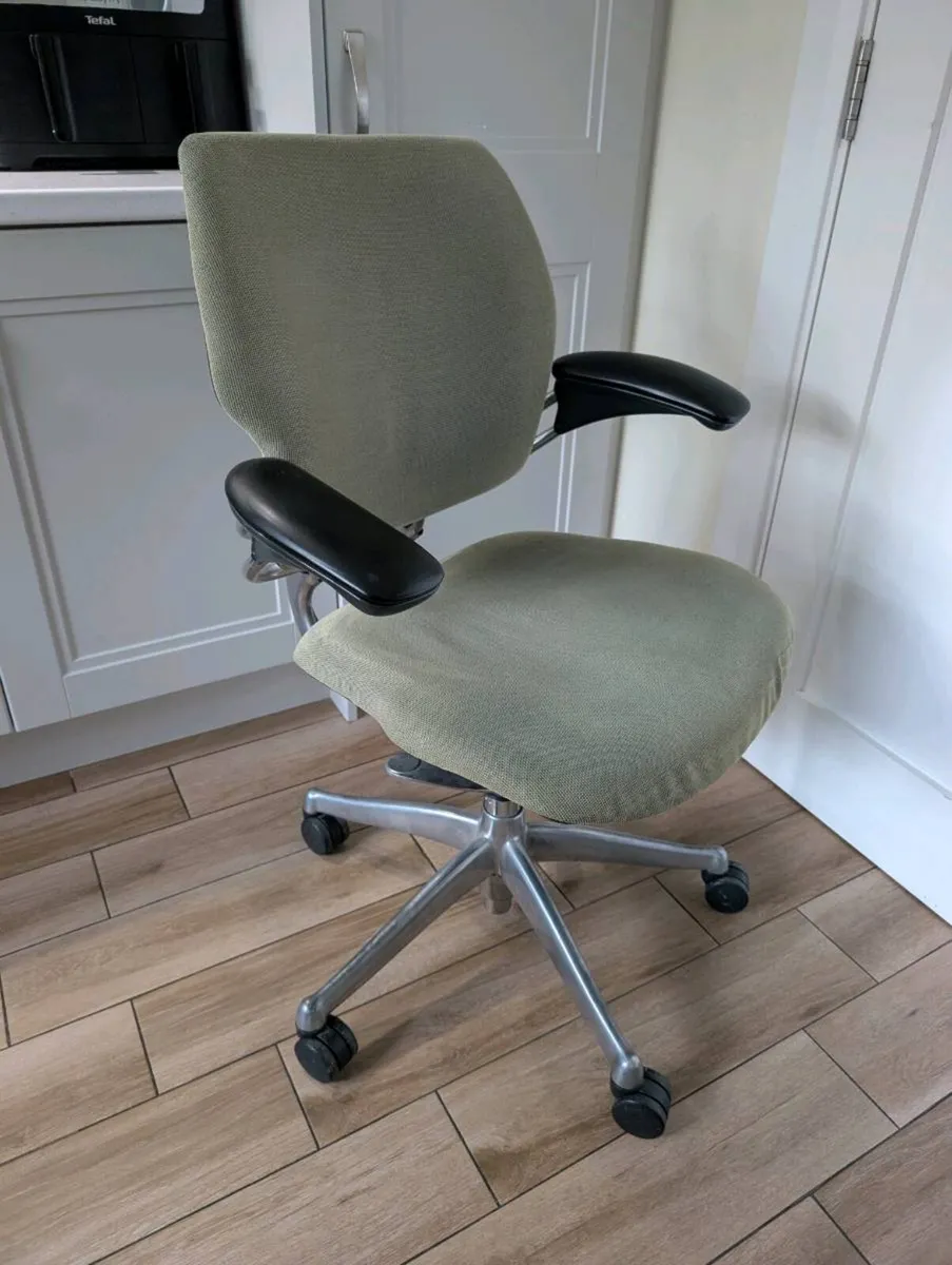 Ergonomic office chair - Image 4