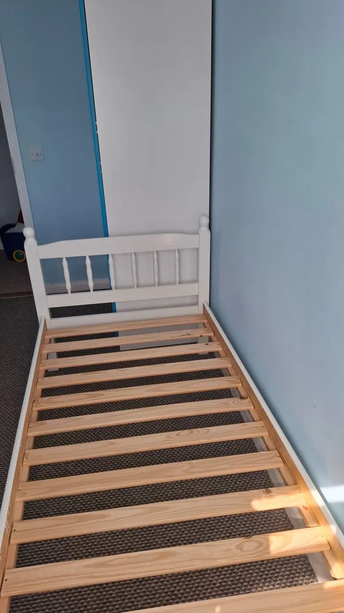 Single bed - Image 1