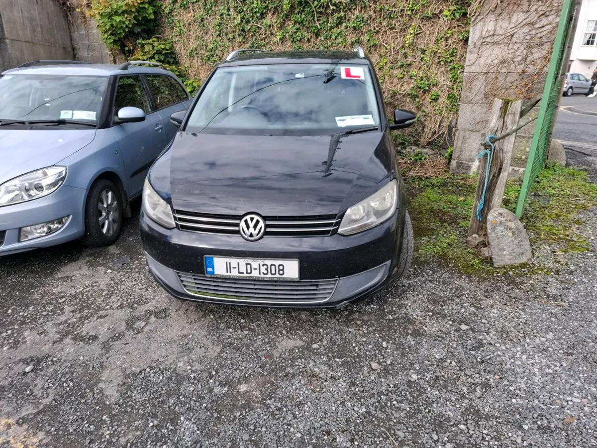 2011 Vw Touran breaking for parts - Image 1