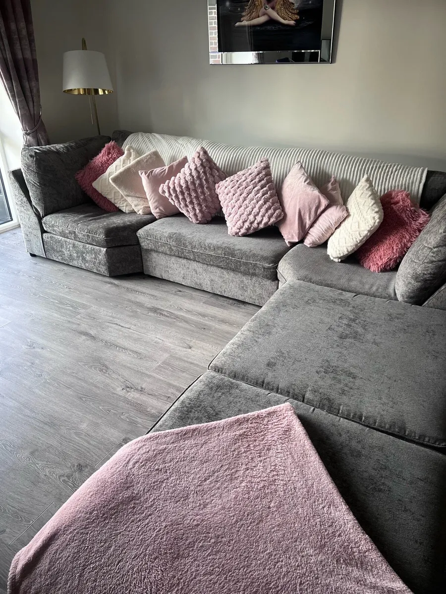 Grey corner sofa - Image 1