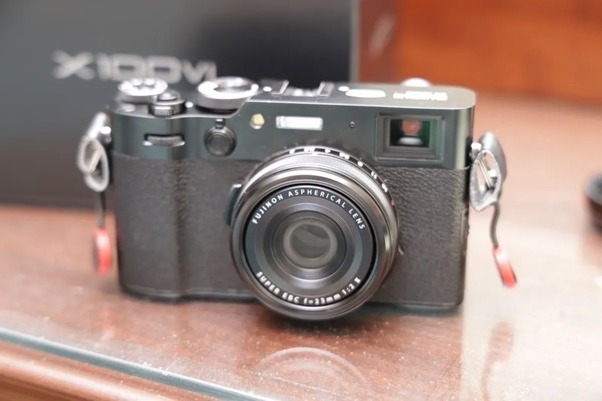 Fujifilm X100VI fixed lens Camera (Black) - Like new - Image 1