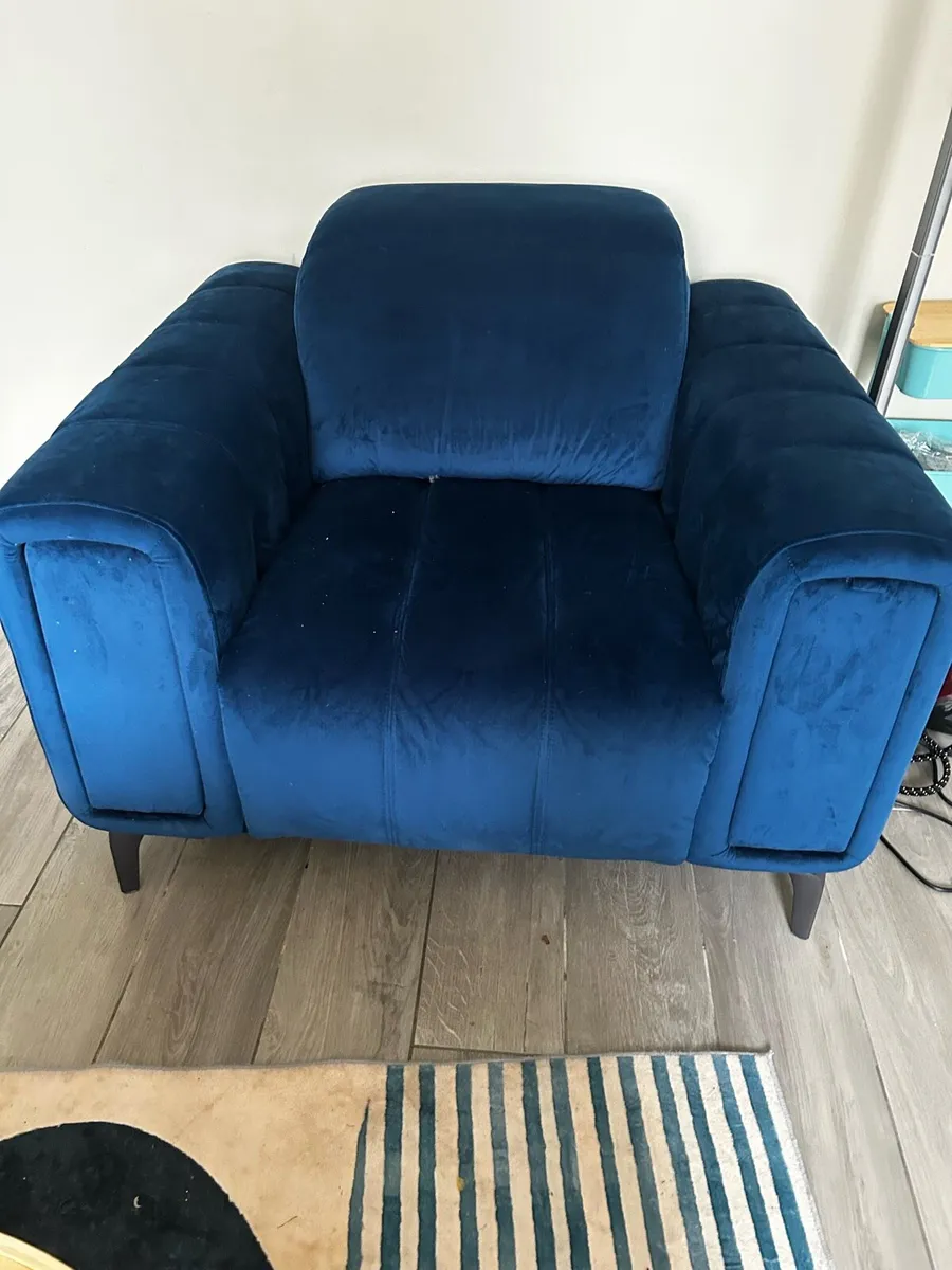 2 Armchairs - Image 1