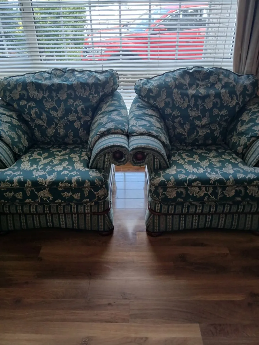 Couch and arm chairs - Image 2